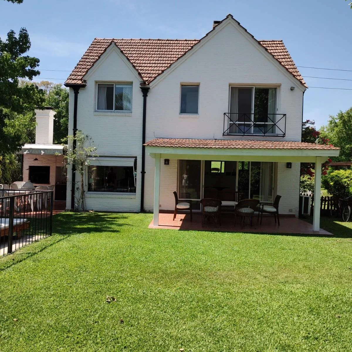 Casa 3 quartos, piscina cercada