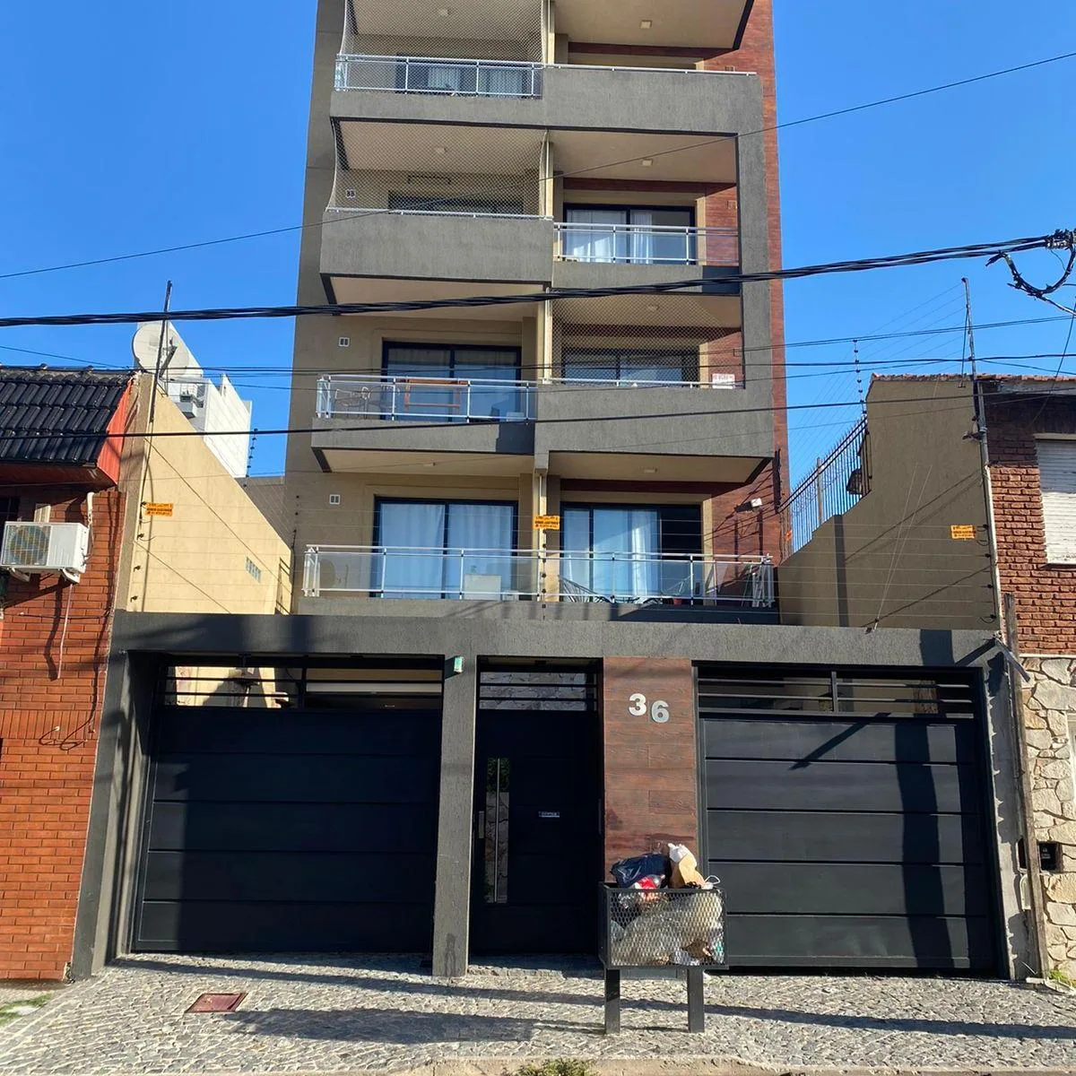 1-bedroom, 57 m², dual balconies