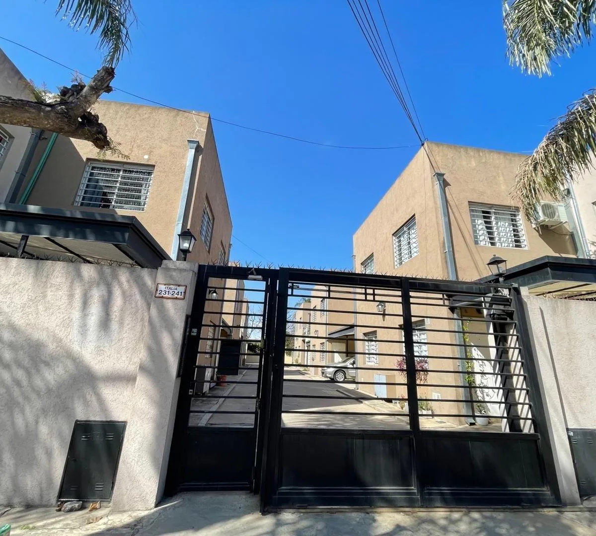 Apartamento duplex de 3 ambientes com 2 dormitórios e vaga de garagem em San Miguel