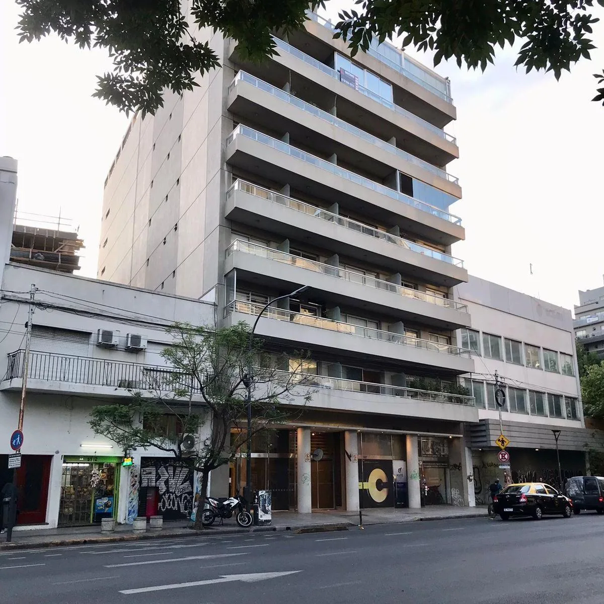 Monoambiente con balcón al frente en Villa Crespo