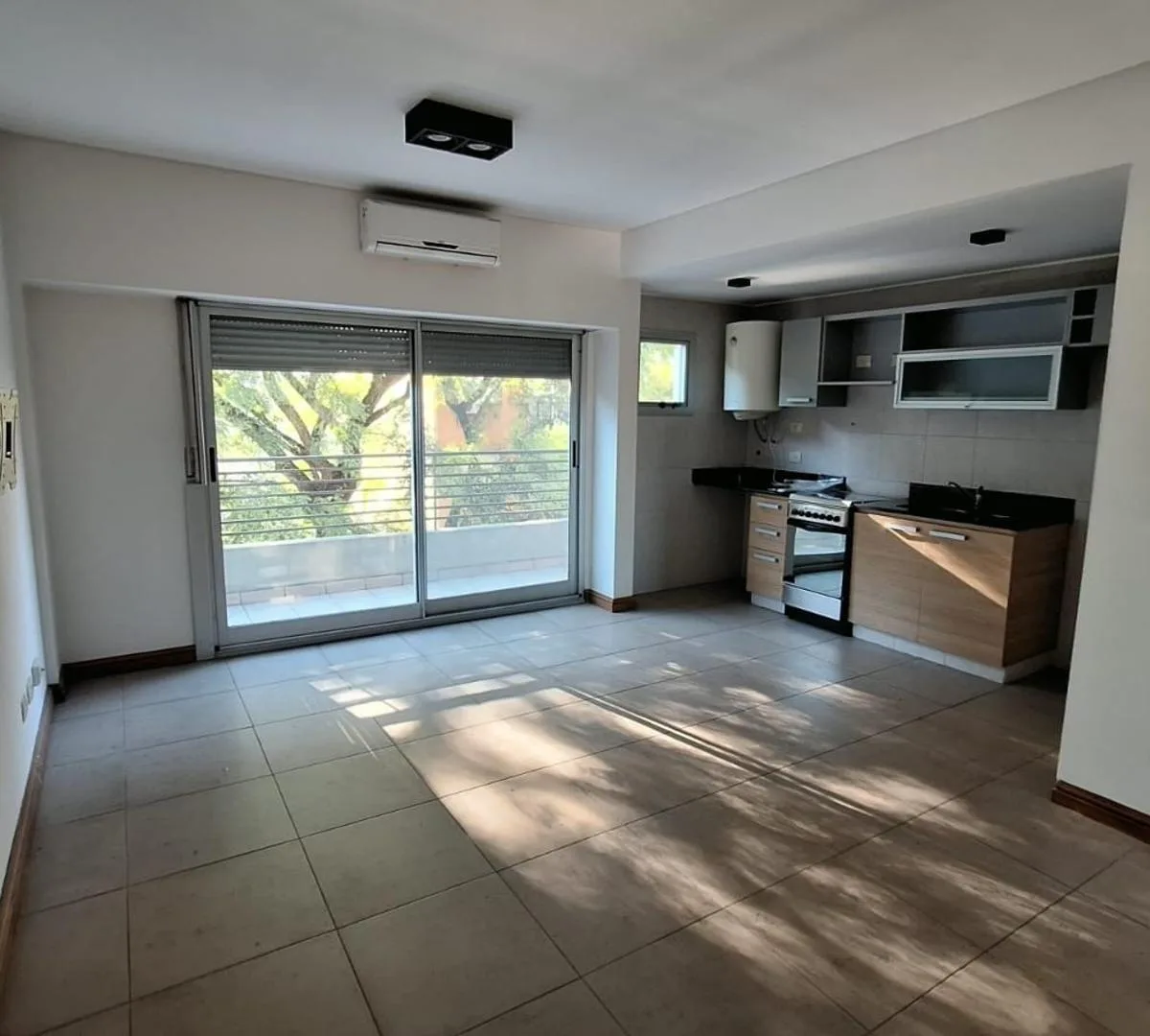 2 ambientes con balcón y AA