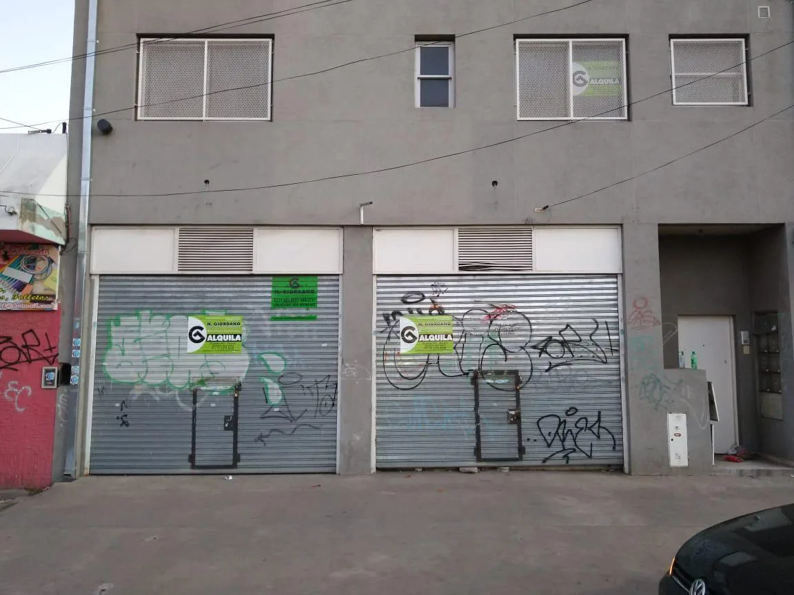 En Alquiler - Unicamente Para Destino Comercial - 2 Departamentos de Dos Ambientes en Planta Alta