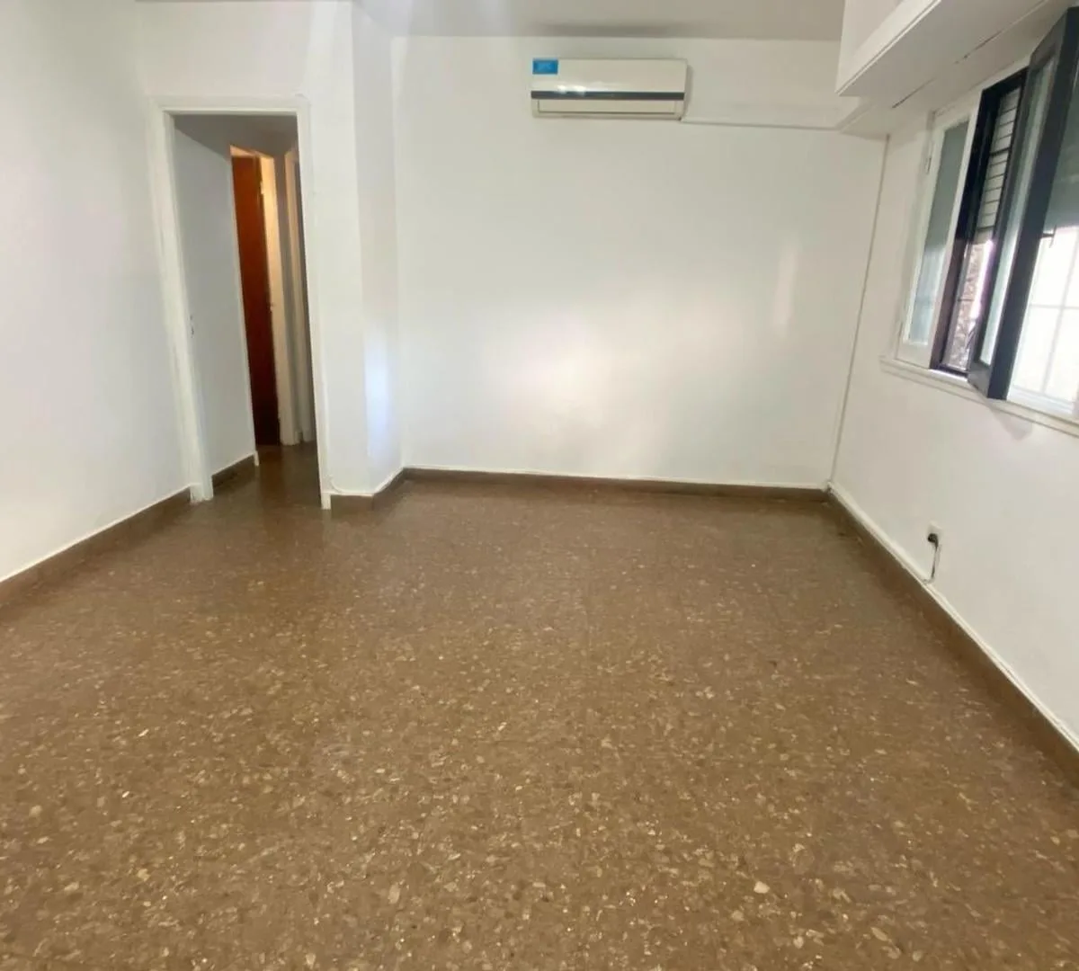 3 Ambientes en Planta Baja Al Frente con Patio