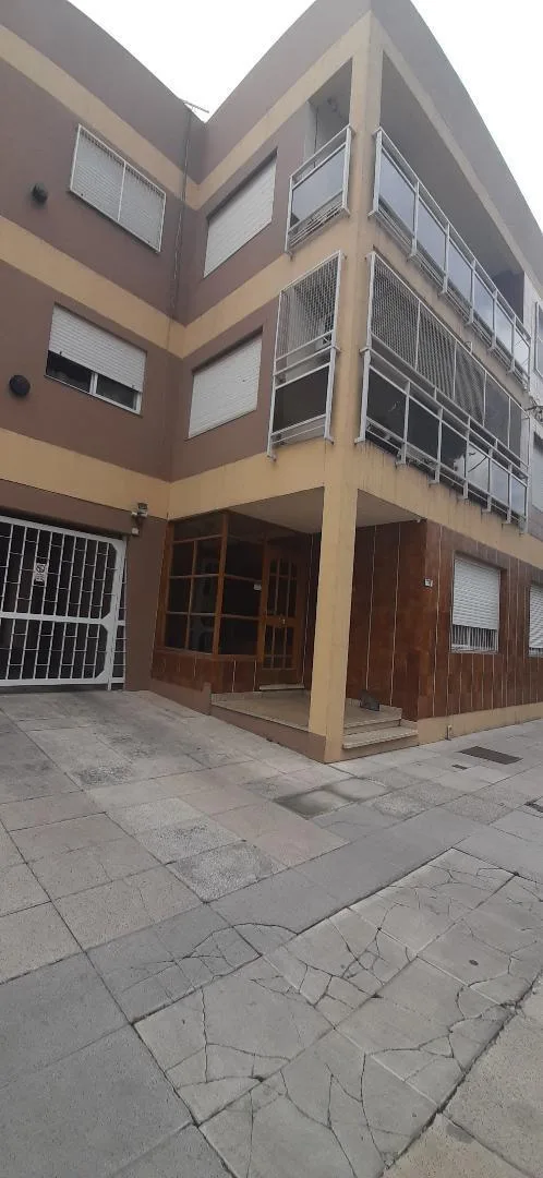 Departamento de 2 ambientes con cochera en Lomas de Zamora
