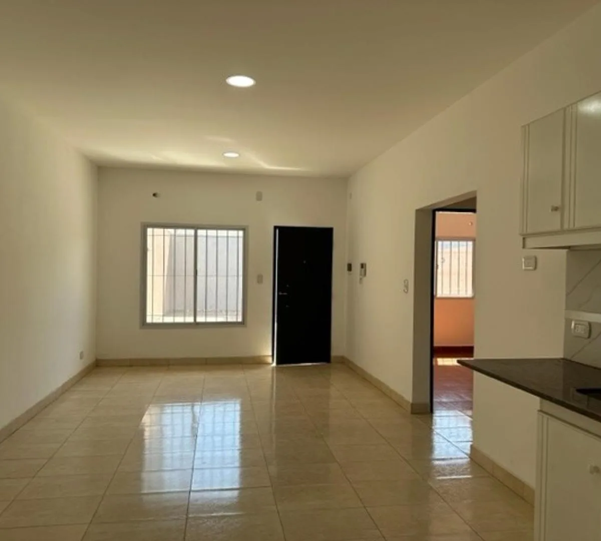 Casa en alquiler en Don Torcuato con 2 dormitorios