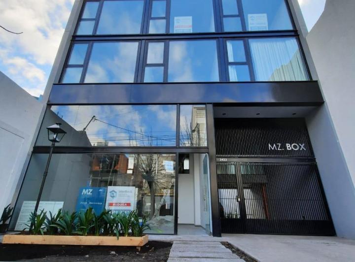 Studio apartment with parking near Castelar station in Morón