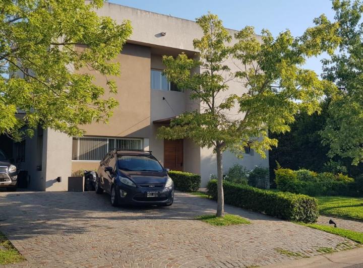 Furnished four-bedroom house in Tigre