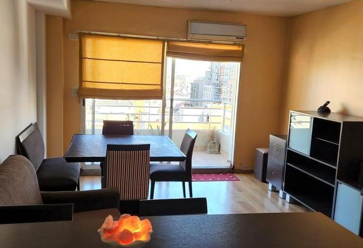 Departamento de 3 ambientes con balcón en Flores