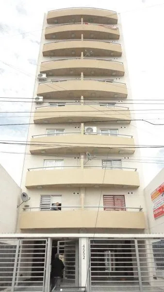 Apartamento de dois ambientes com vaga em Caseros