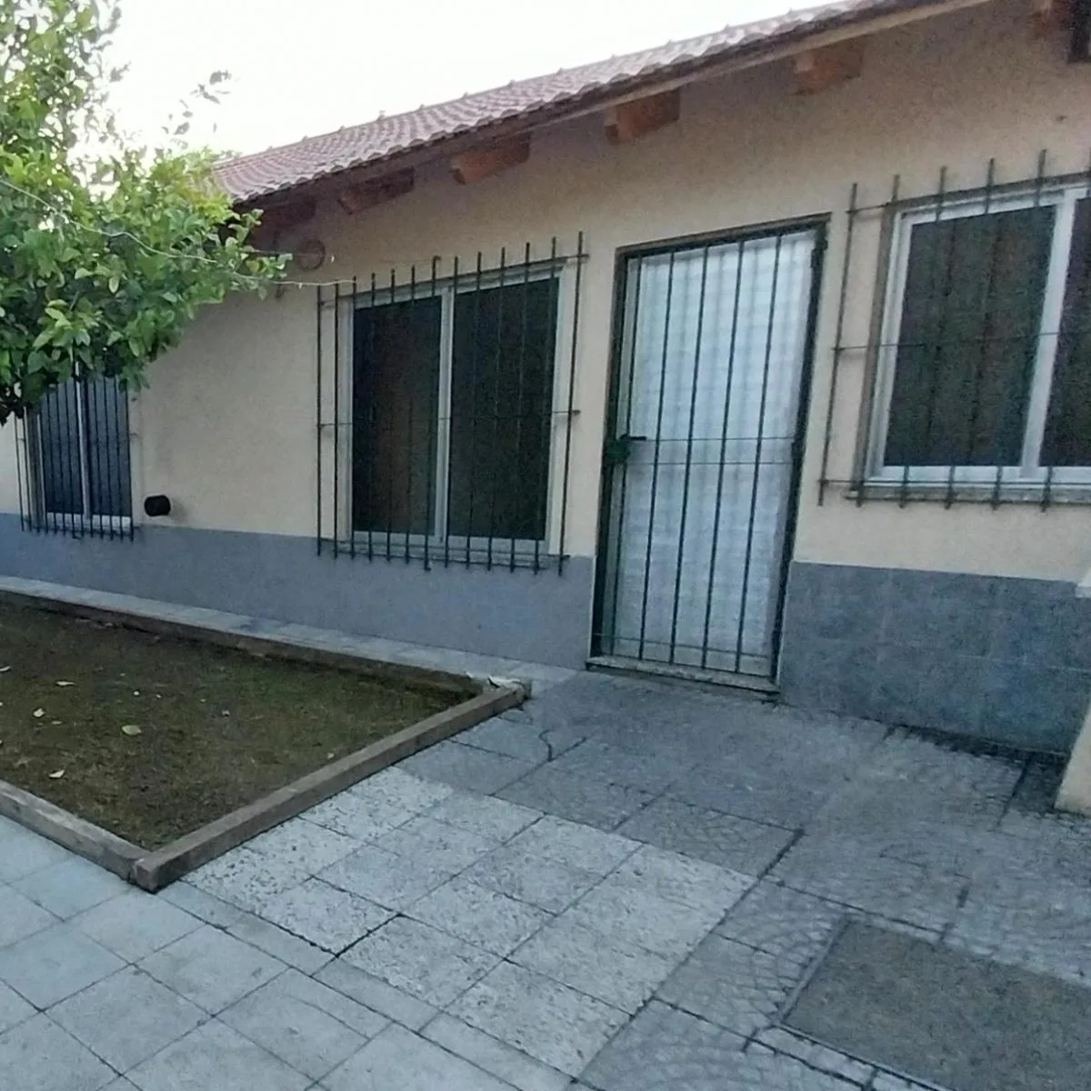 PH с 2 комнатами и внутренним двориком в Lanús Este