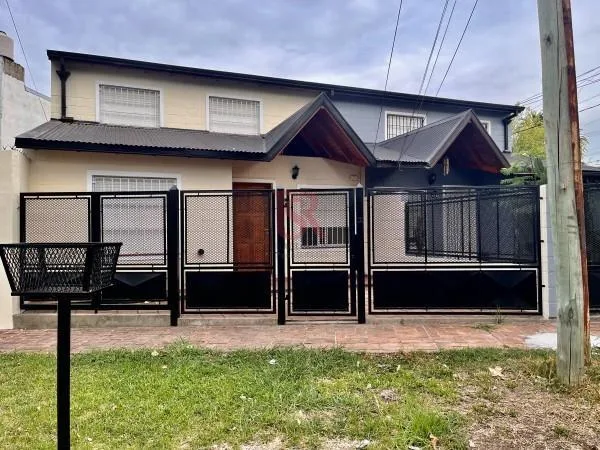 Dúplex de 4 ambientes con patio y cochera en Buenos Aires