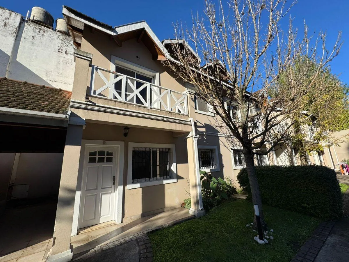 Triplex en Alquiler con Cochera - Adrogue Centro