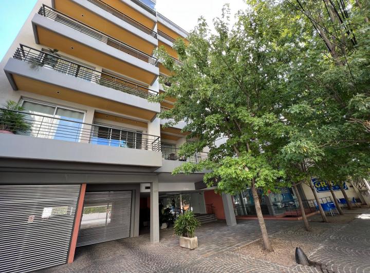 Departamento de 2 ambientes con cochera en Florida Mitre