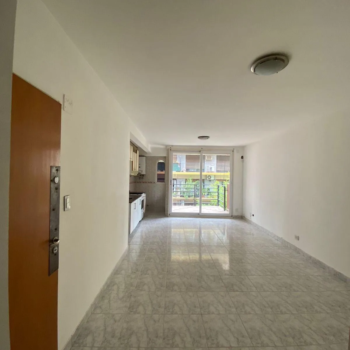 2 ambientes con balcón aterrazado