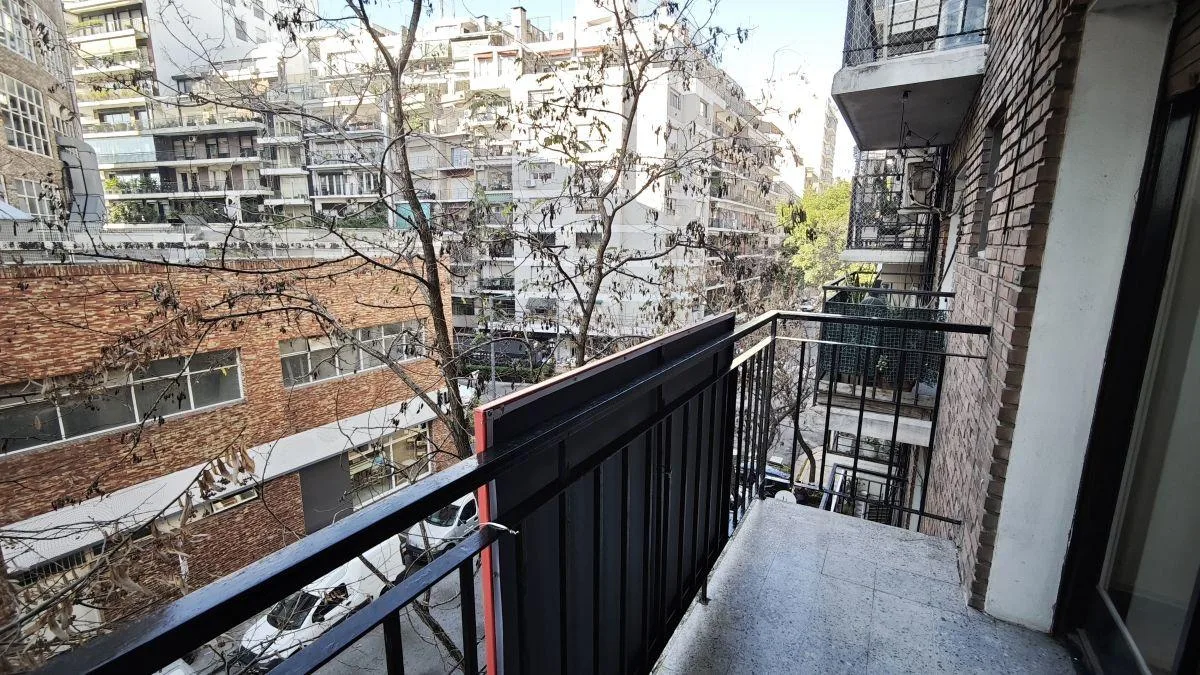 Front-facing with balcony