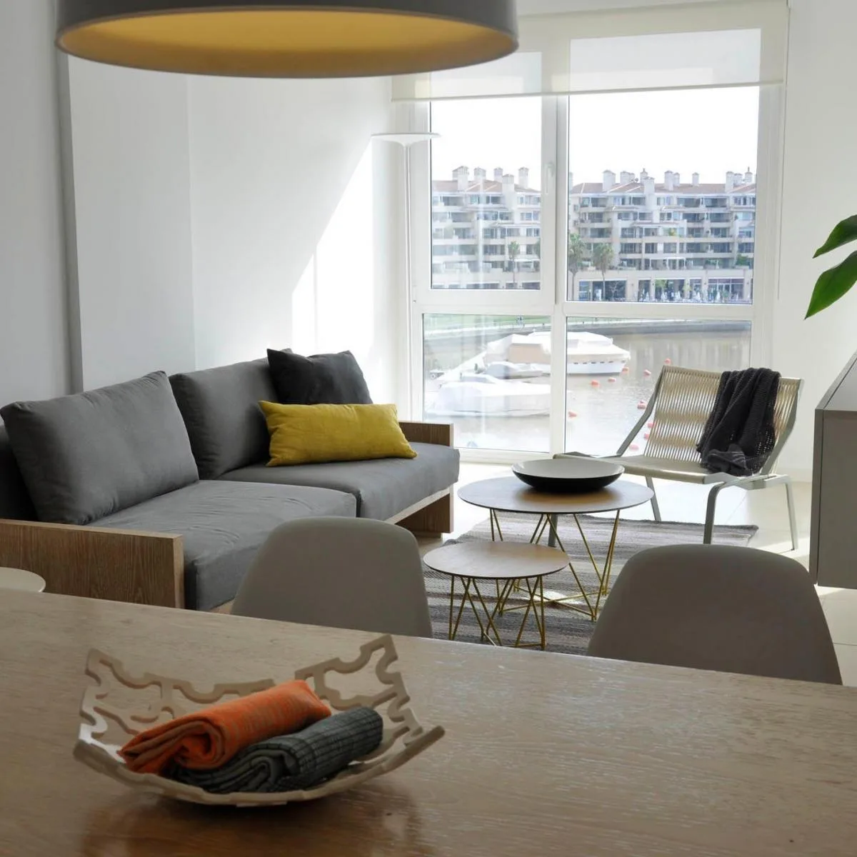 Apartamento mobiliado de dois ambientes com vista para a baía em Nordelta
