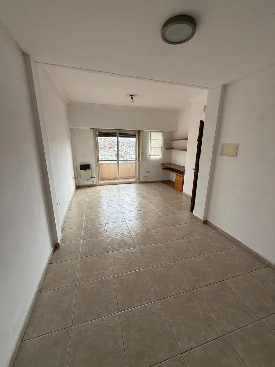 2º andar, frente, com varanda e vaga