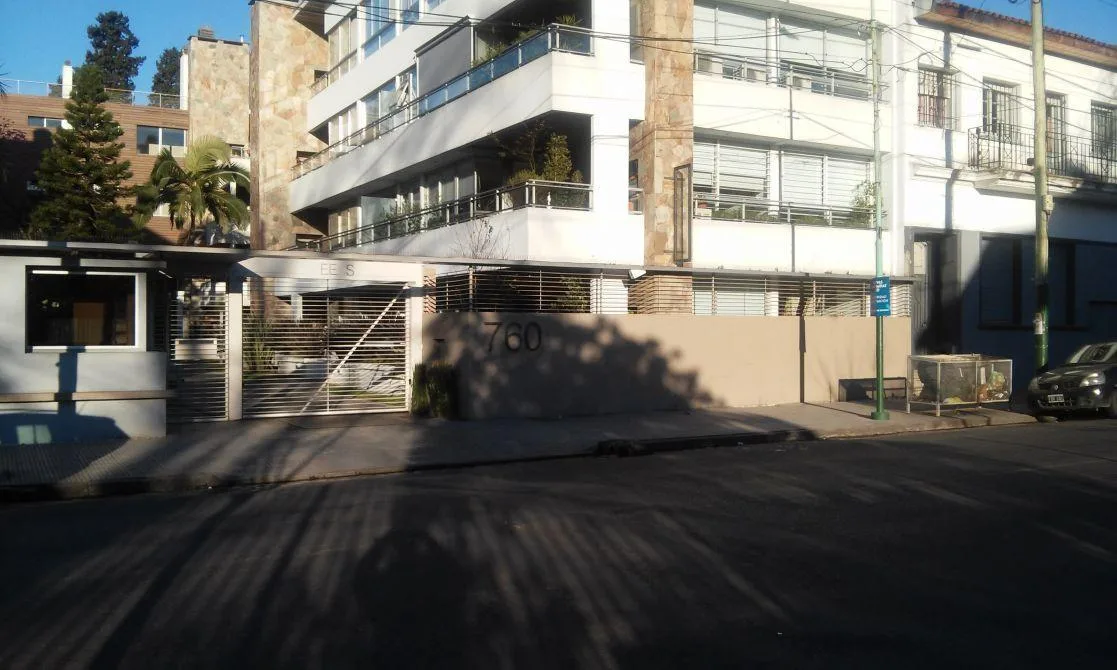 Two-bedroom three-room apartment with parking in Lomas de Zamora