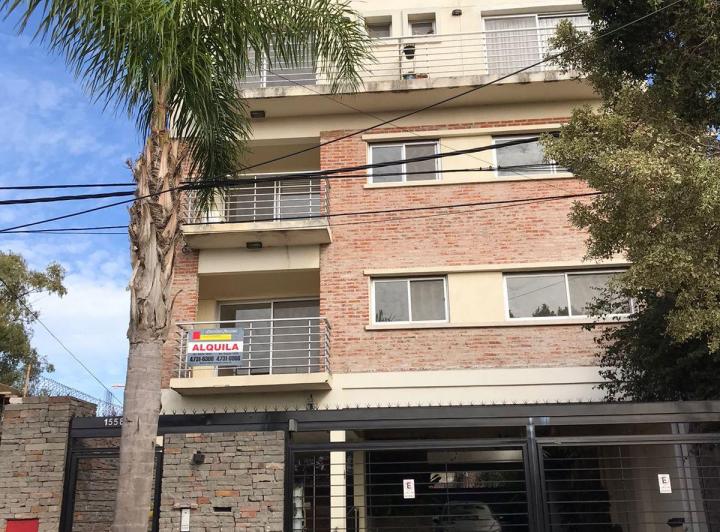 Apartamento de 3 ambientes de frente com 2 dormitórios em Tigre