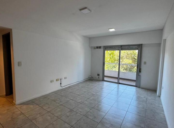 Departamento de 2 ambientes con cochera en Castelar Norte