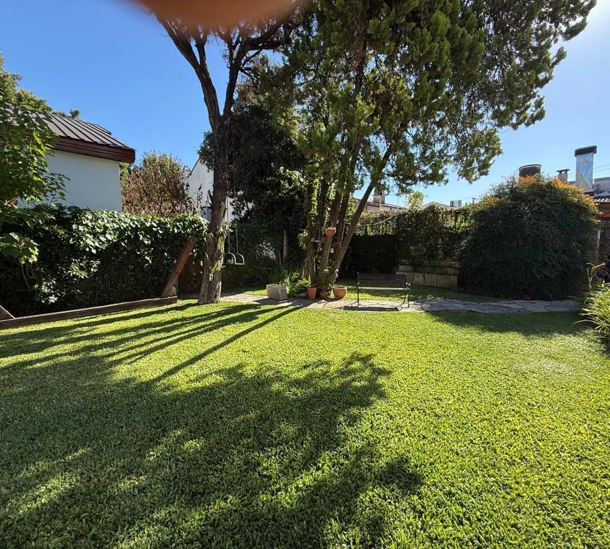 Four-bedroom house with pool in Olivos