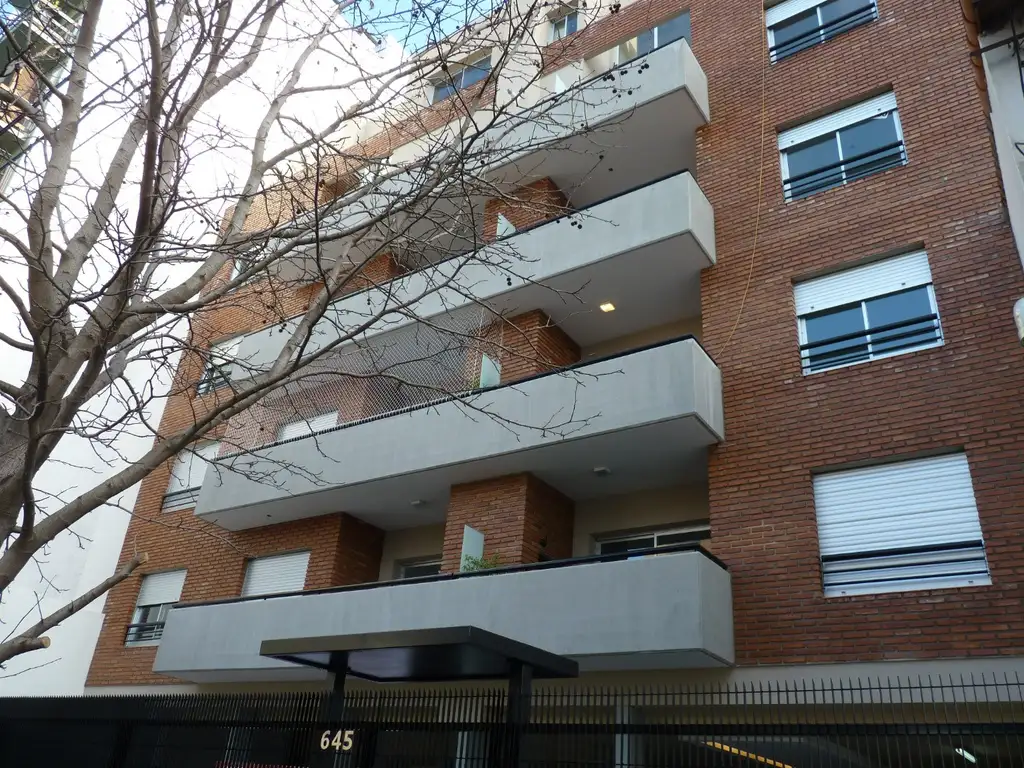 Departamento en Alquiler en La Lucila-Vias/Maipu, La Lucila