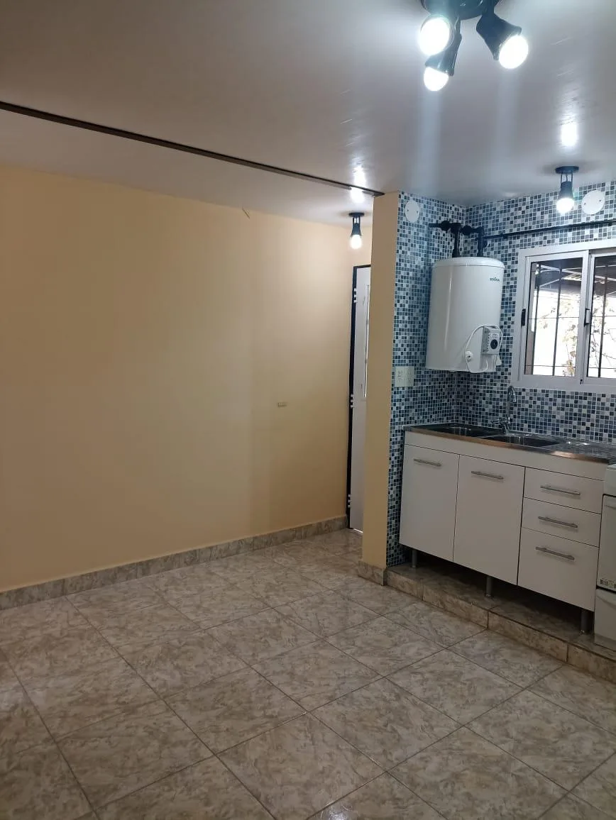 Departamento de 2 Amb en Alquiler a 6 Cuadras de Rta 8