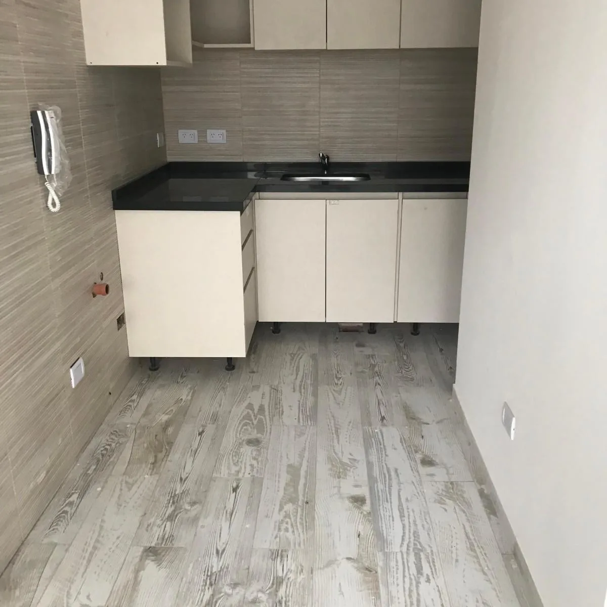 Kitnet de um ambiente com varanda no San Nicolás