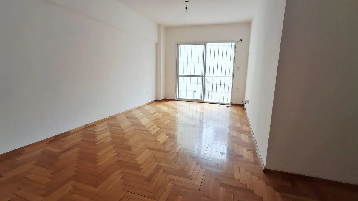 3amb. Impecables. con Cochera, Balcon y Patio - Parque Centenario