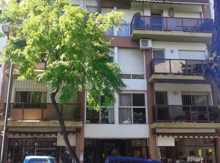 Two-room apartment in Victoria, 1st-floor, courtyard-facing