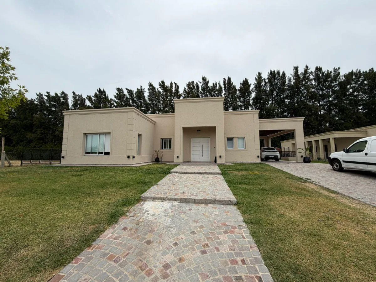 Casa de 4 ambientes com piscina em Santa Inés, Canning