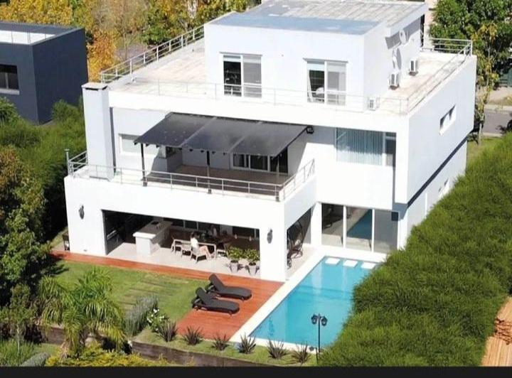 Five-bedroom house for sale in Yacht Nordelta, Tigre