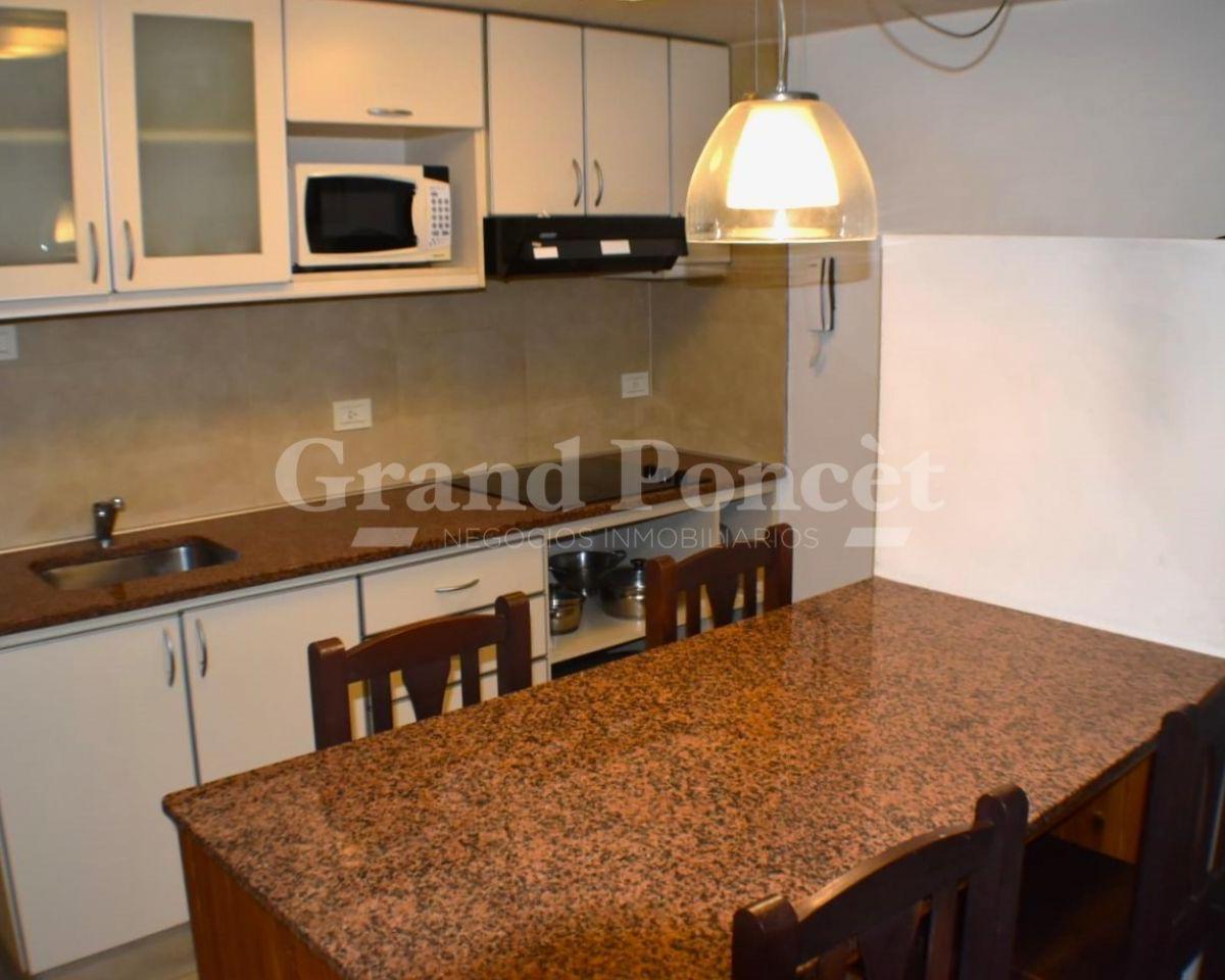 Квартира с 2 комнатами и мезонином в Monserrat