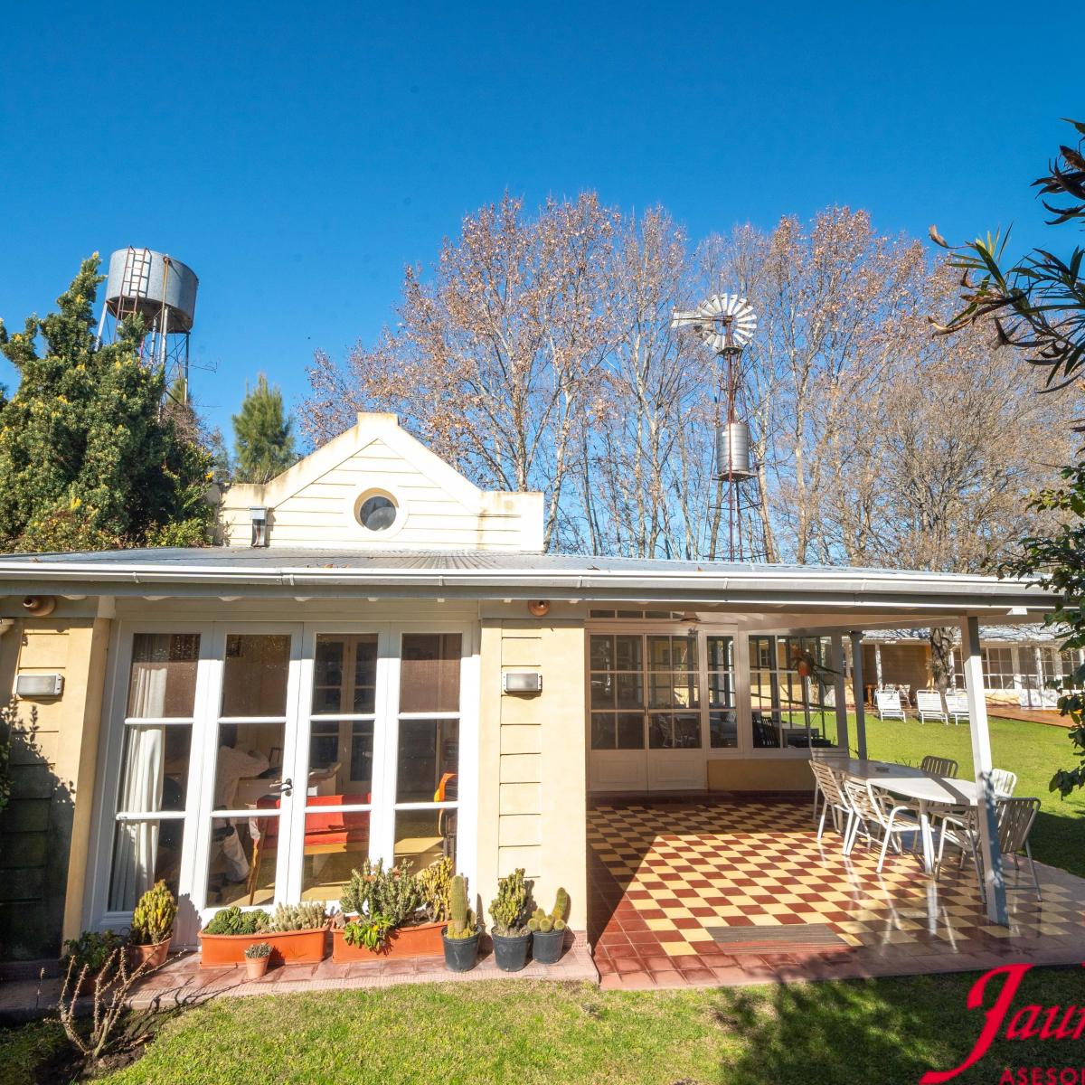 Casa com 4 dormitórios em Beccar