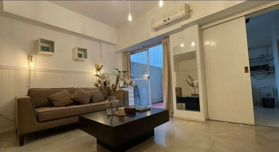Studio apartment with patio in Palermo