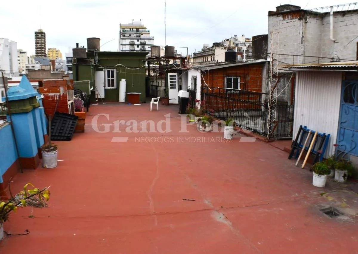 PH de 12 Ambientes con Terraza y Entrada Independiente
