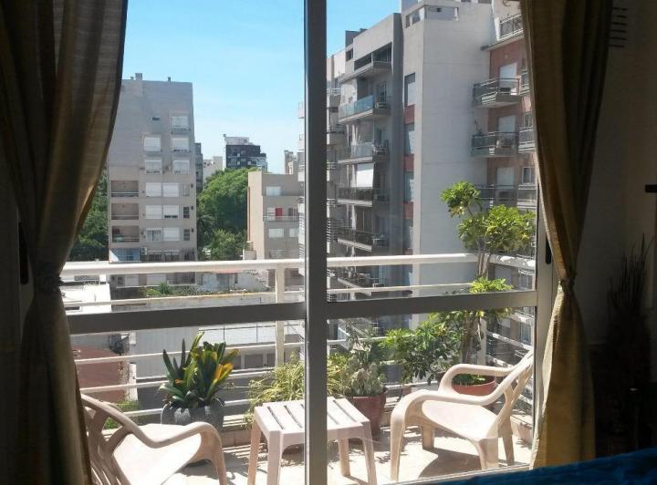 Apartamento de dois ambientes com 1 quarto em Flores