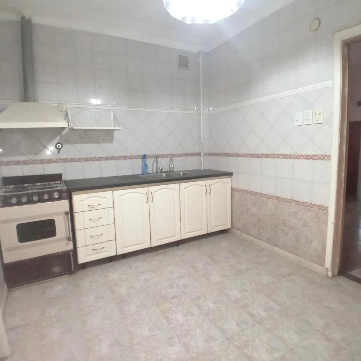 Внутренний дом, 2 спальни и патио