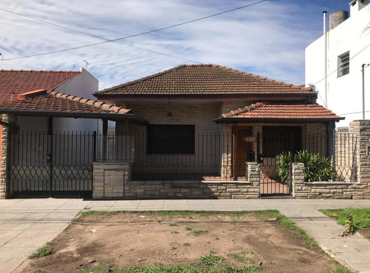 Three-bedroom house in Munro with garage, patio and terrace
