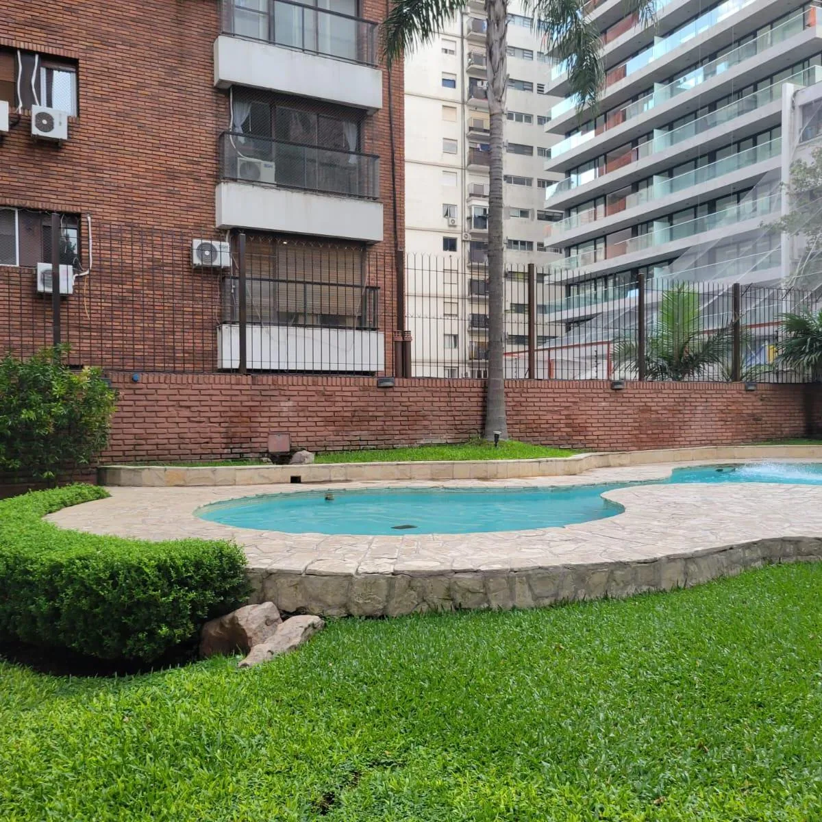 Piso de 300 m&sup2; con 2 Cocheras. Pileta. Seguridad. Vista