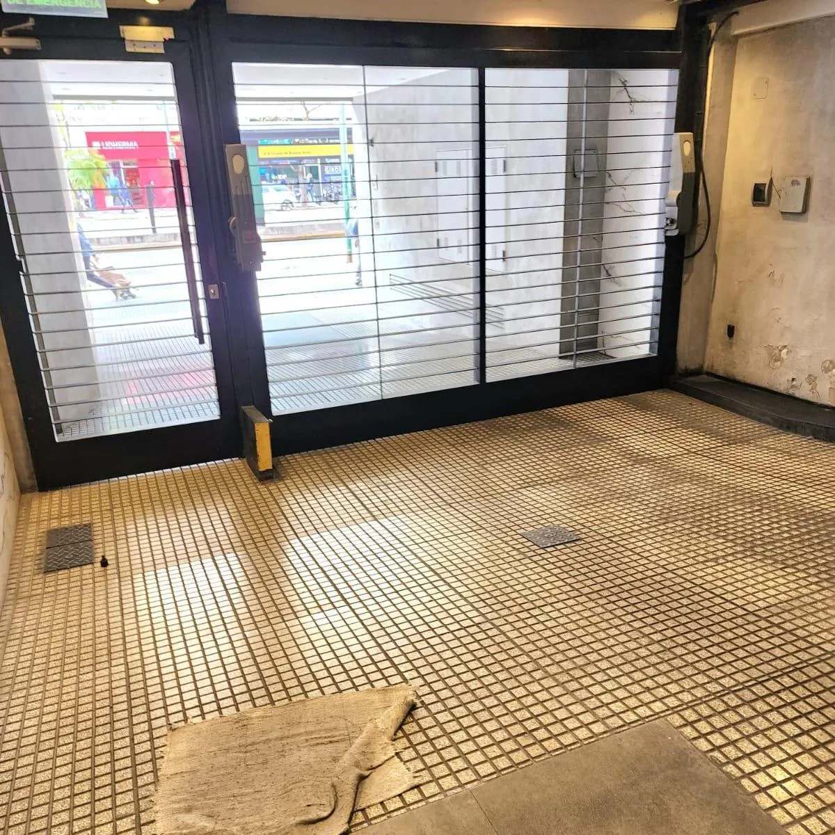 One-bedroom apartment street-facing in Belgrano with covered assigned parking