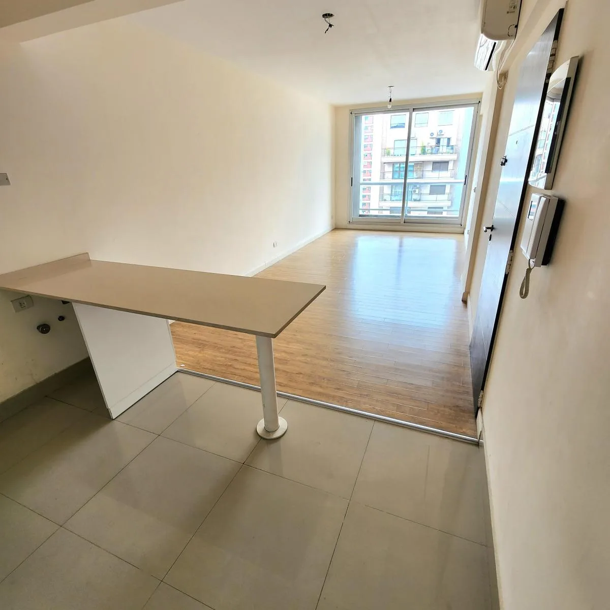 Apartamento de 2 ambientes de frente em Belgrano com vaga coberta fixa