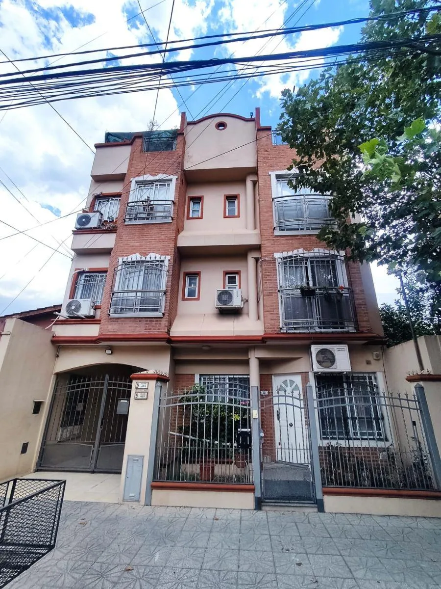 Квартира-двухкомнатная с личной террасой в Ramos Mejia, La Matanza