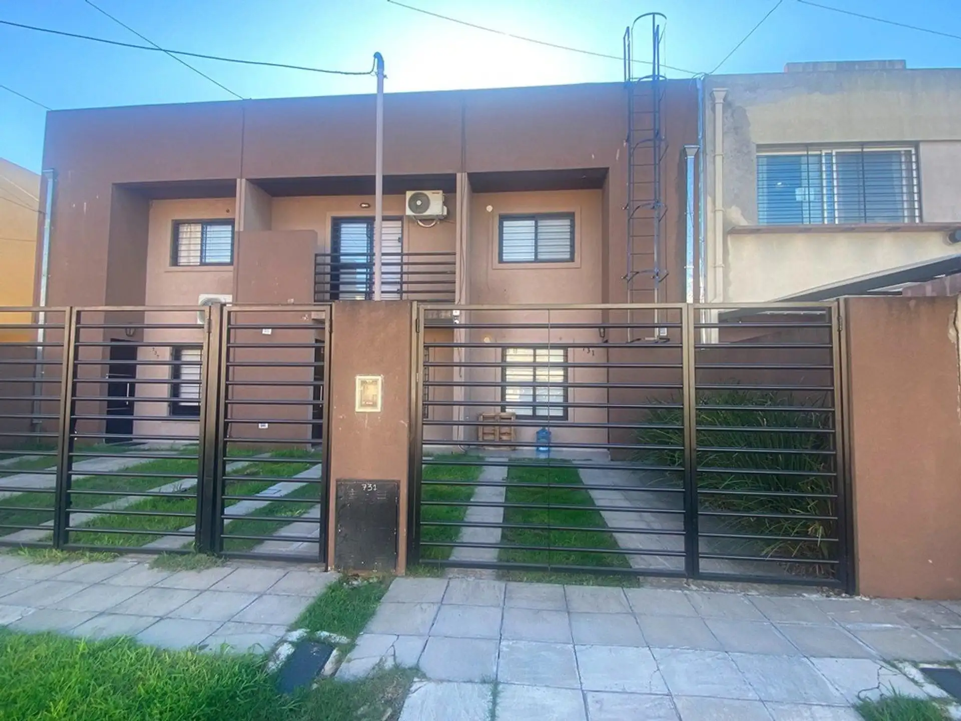 Duplex com 2 dormitórios em Ituzaingó