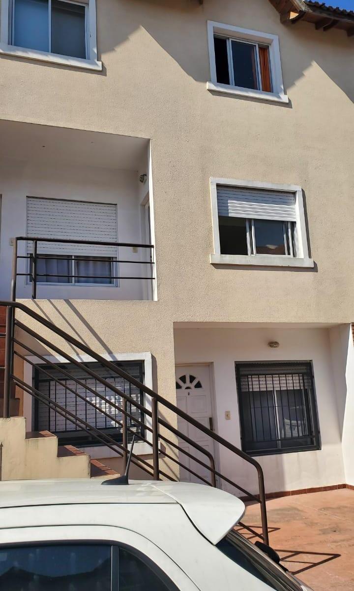 Apartamento duplex de três ambientes em General San Martín