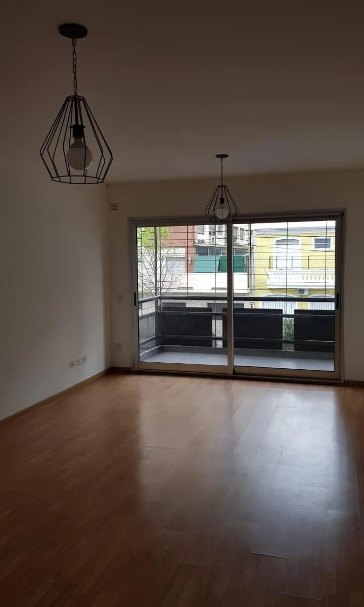 3 Amplios Ambientes con Parrilla y Aire Acondicionado