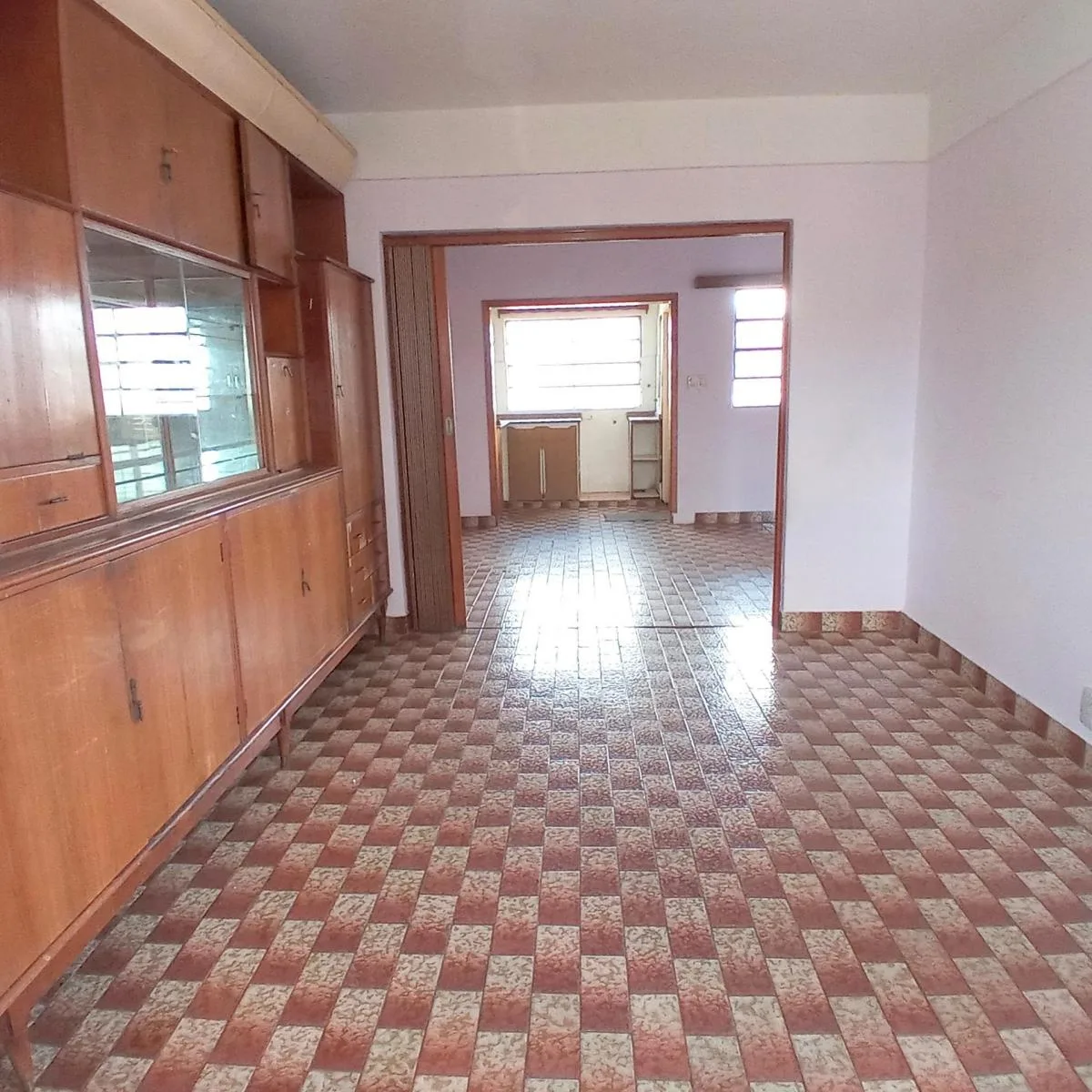 Apartamento térreo de frente com 1 dormitório em Lanús
