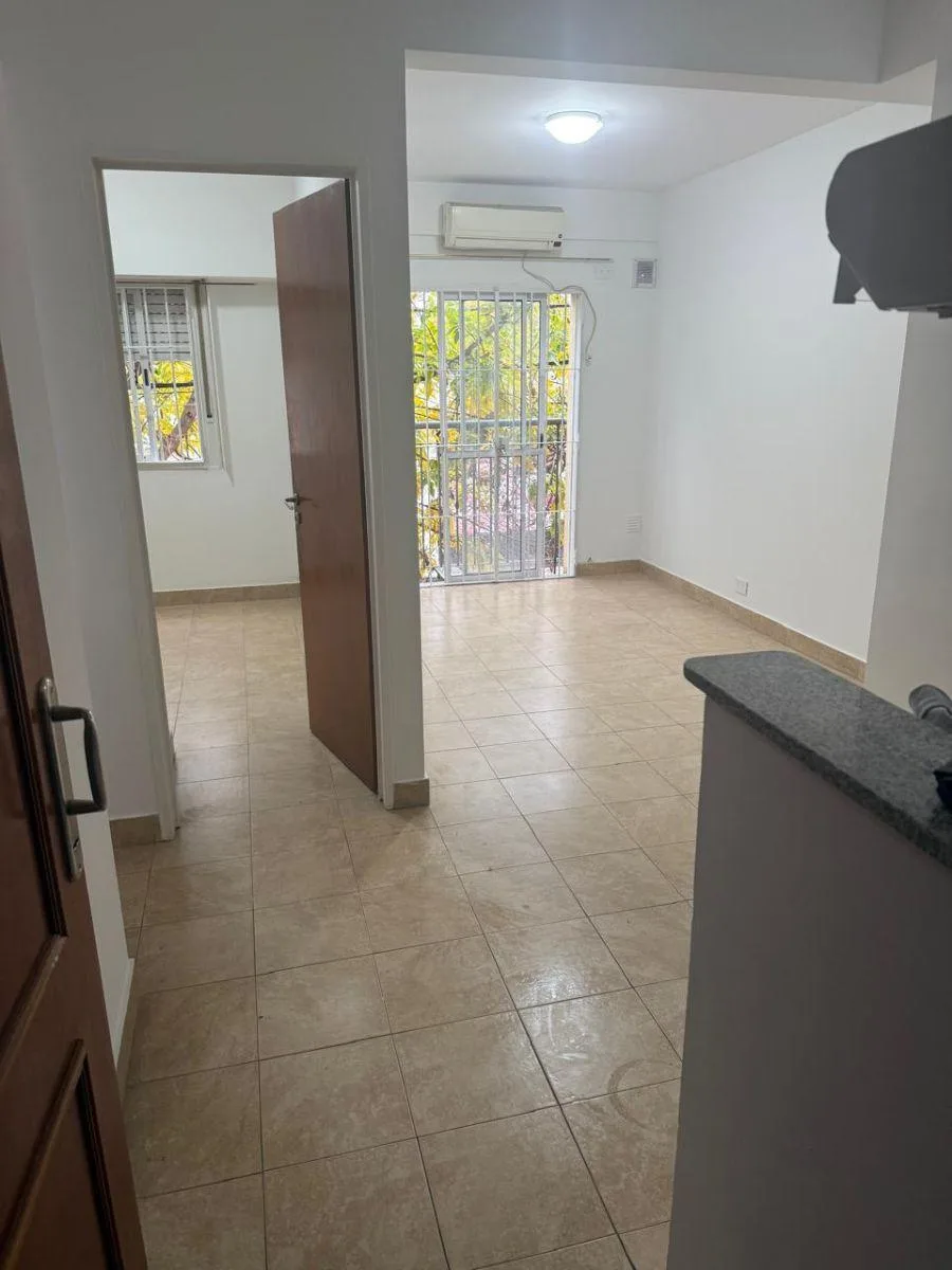 Two-room ground-floor walk-up apartment in Ramos Mejía