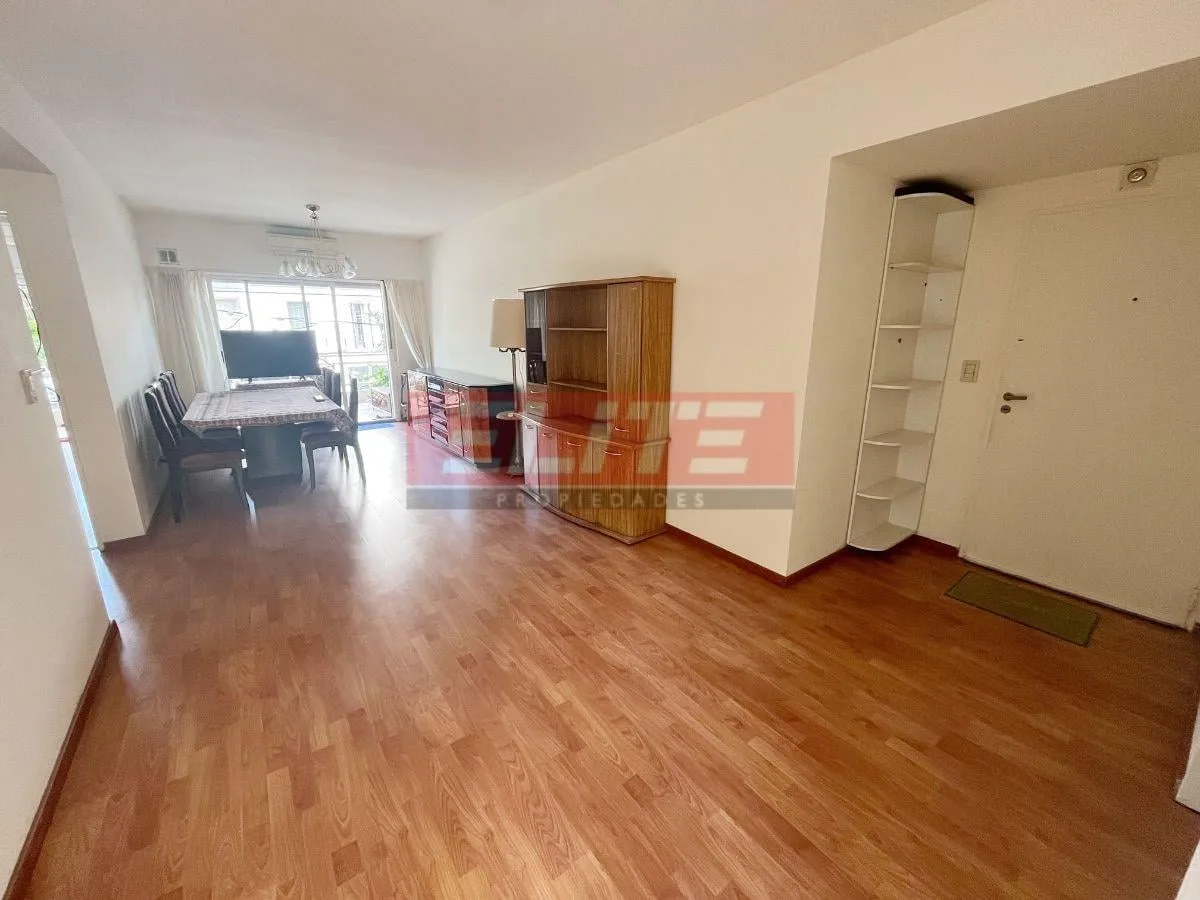 Departamento de 3 ambientes con patio y balcón al frente en Villa Urquiza