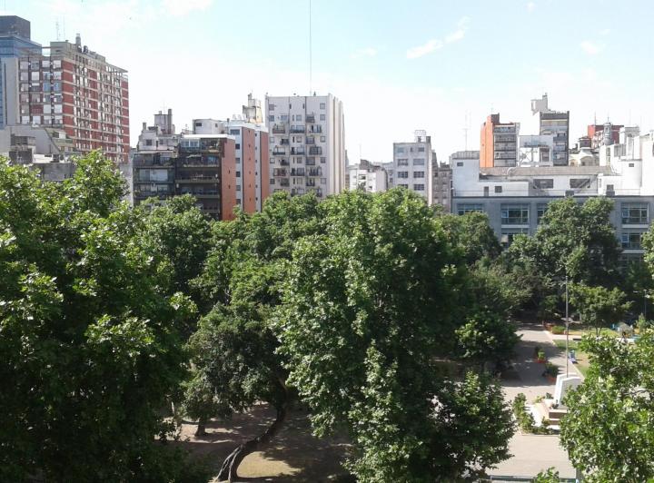 Apartamento mobiliado de 3 ambientes com varanda em Balvanera